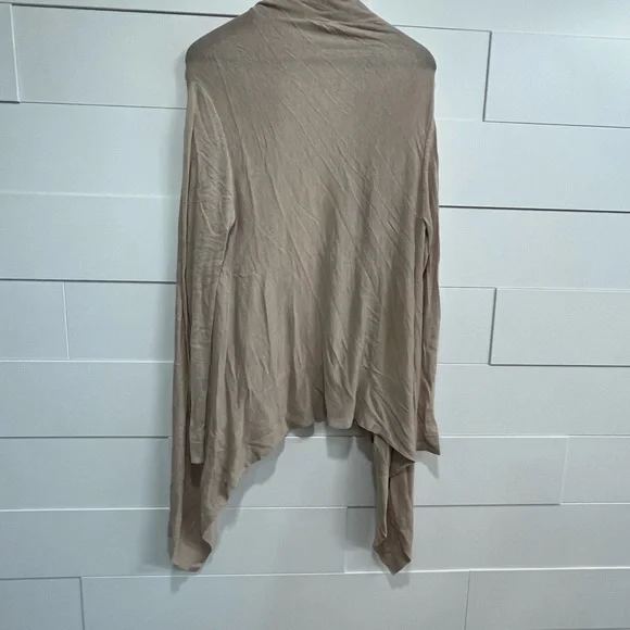 Cardigan. - Picture 5 of 7